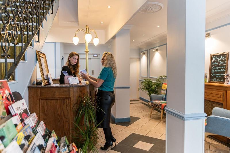 Chenal Hotel Beauvais Esterno foto