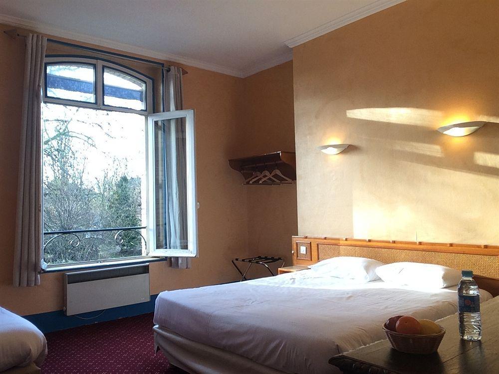 Chenal Hotel Beauvais Esterno foto