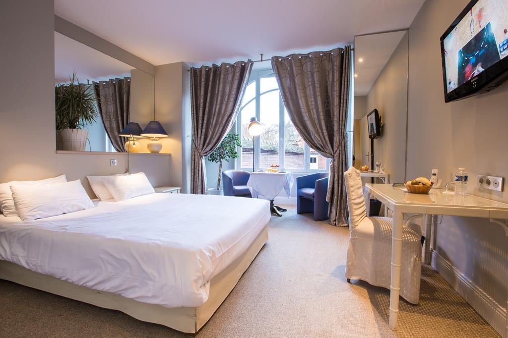 Chenal Hotel Beauvais Esterno foto