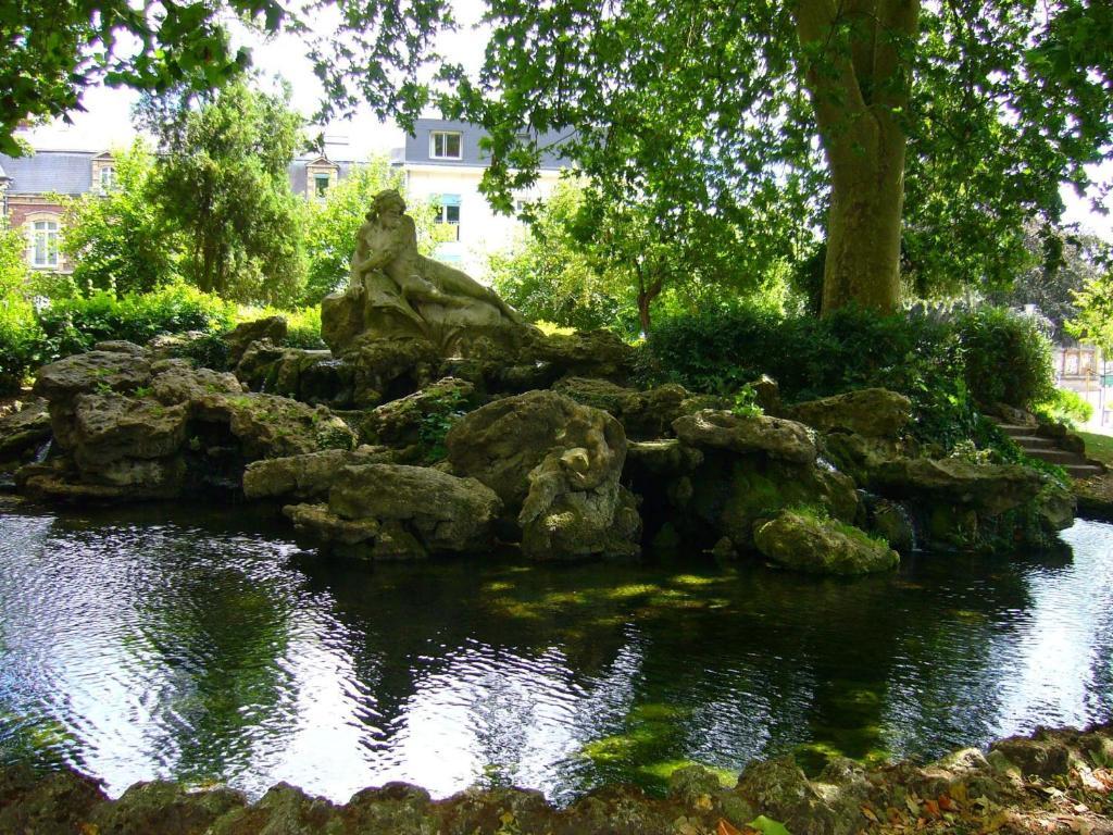 Chenal Hotel Beauvais Esterno foto