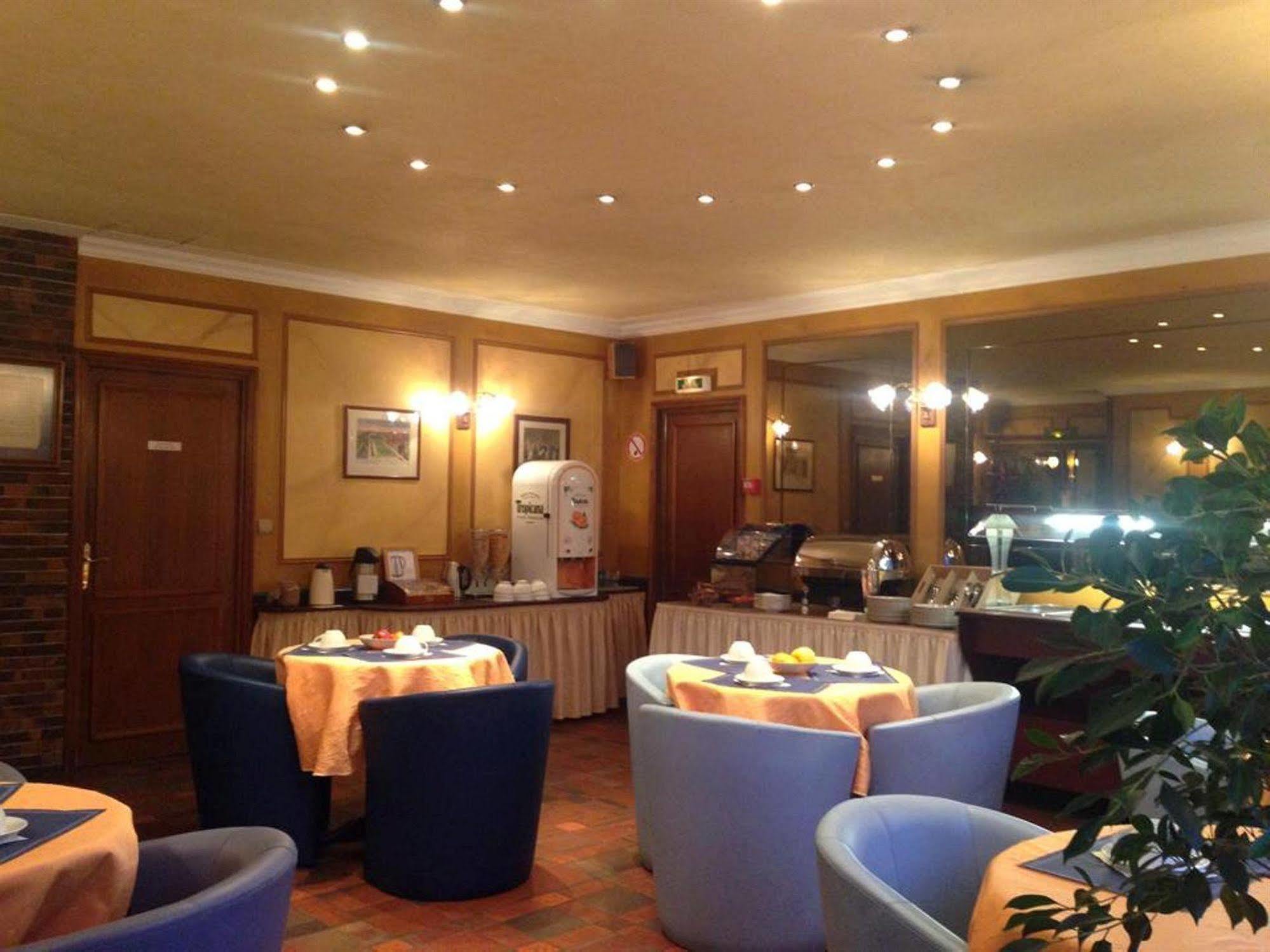 Chenal Hotel Beauvais Esterno foto