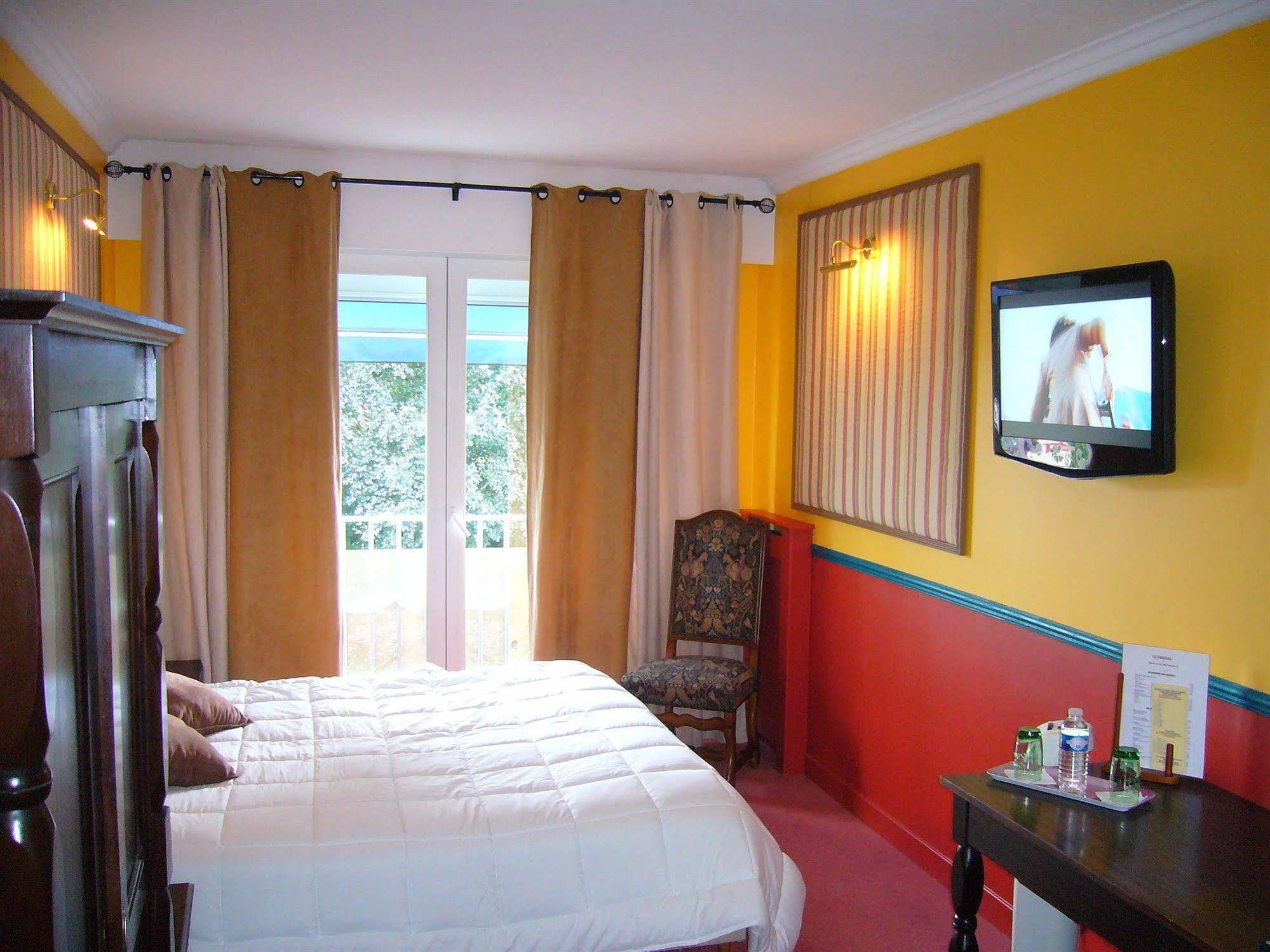 Chenal Hotel Beauvais Esterno foto