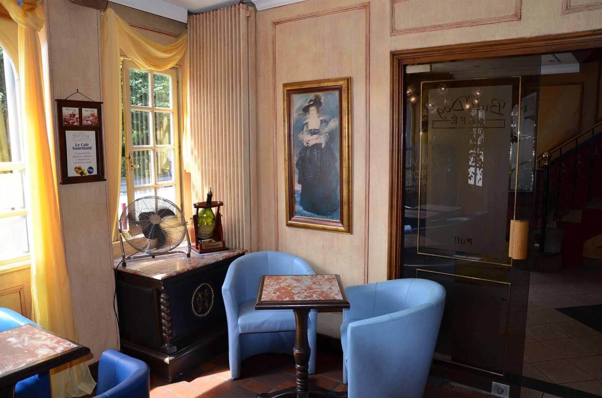Chenal Hotel Beauvais Esterno foto