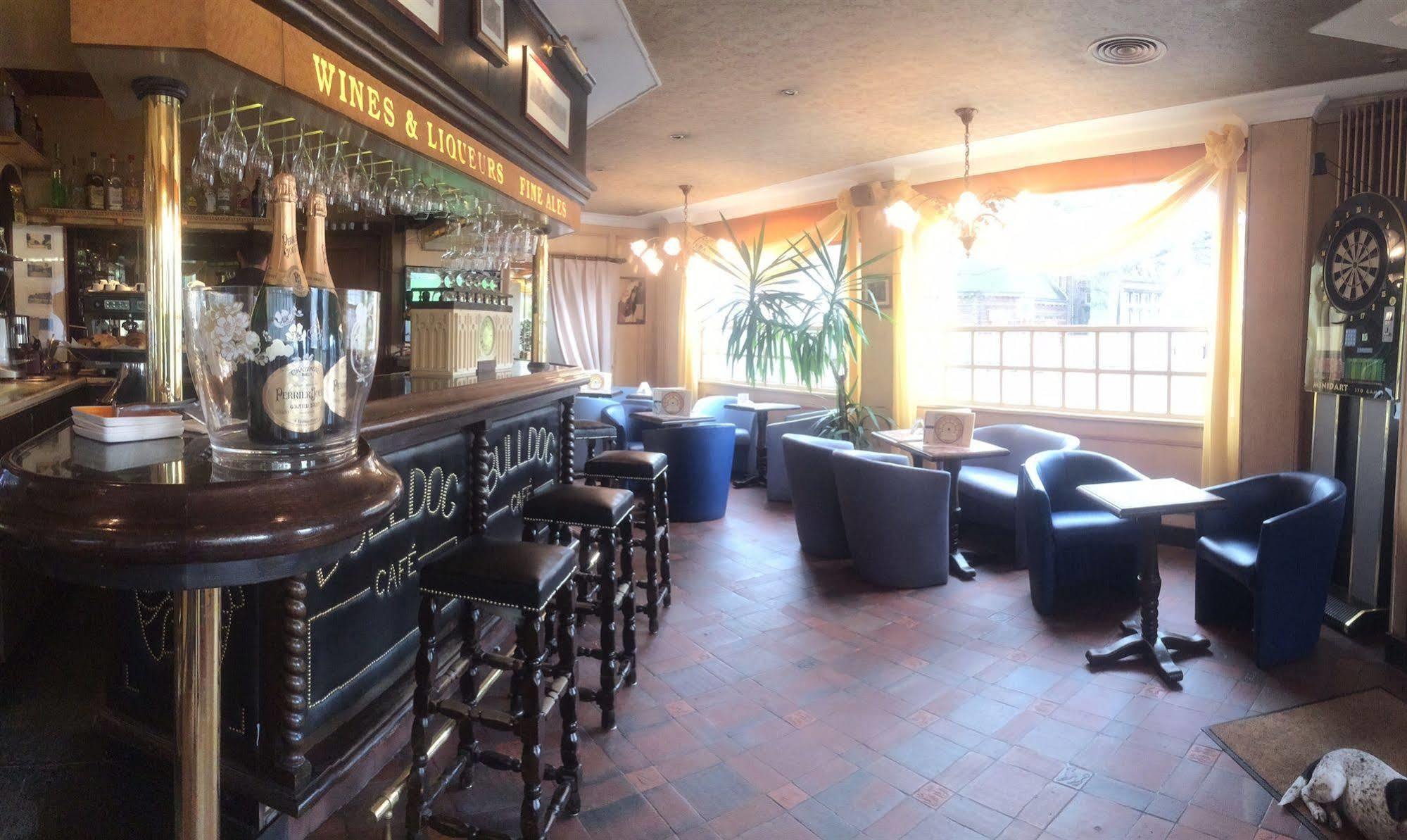 Chenal Hotel Beauvais Esterno foto