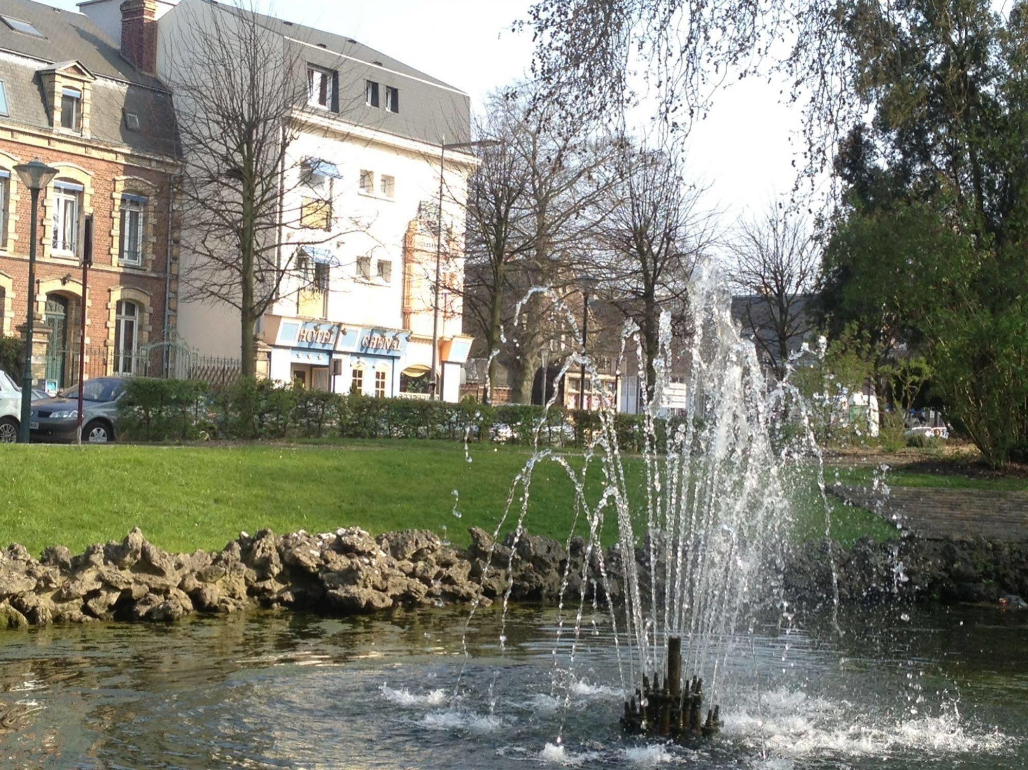 Chenal Hotel Beauvais Esterno foto