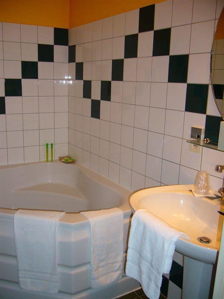 Chenal Hotel Beauvais Esterno foto